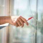 Vitrier d’urgence : que faire en cas de vitre cassée chez vous ?