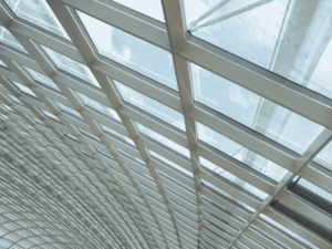 Lire la suite à propos de l’article Verrière d&rsquo;intérieur sur mesure : comment bien la choisir ?